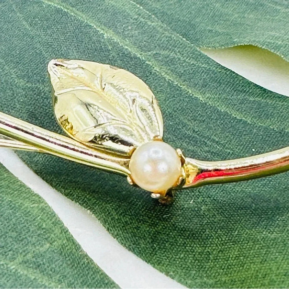 Vintage Large Rose Brooch with Pearl Center Goldtone 4.25” Statement Gla… - Picture 5 of 11